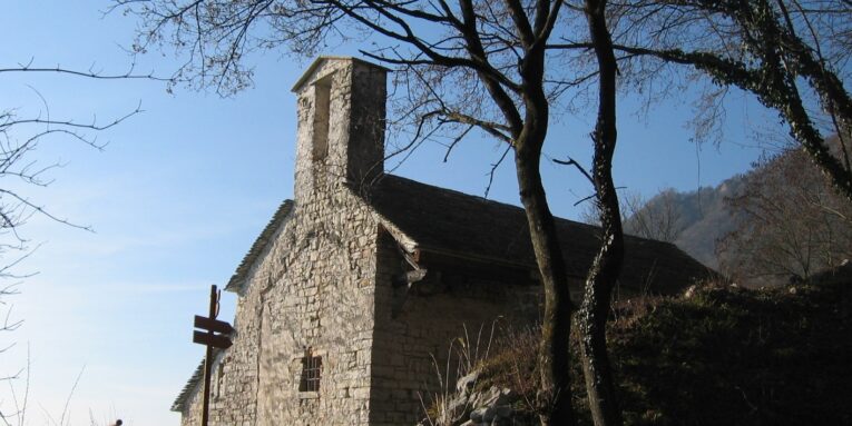 Chiesetta-s-andrea-in-monte ponte nelle alpi